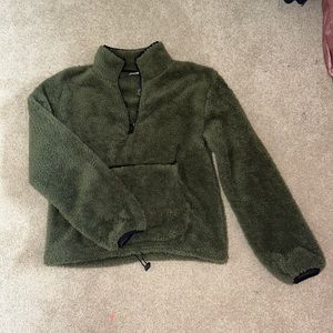 Women’s pullover, size Medium